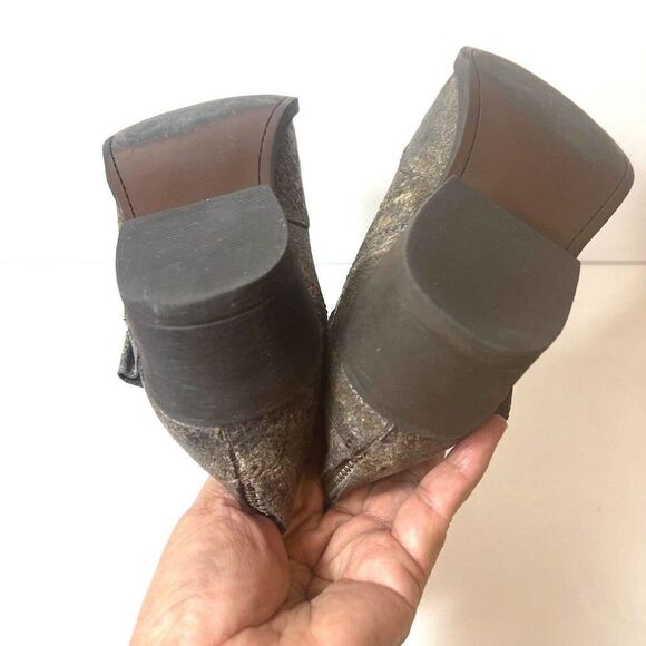 Betsey Johnson Seal Ruffled Brown Leather Back-Zip Western Ankle Bootie Womens 7 - Picture 8 of 11